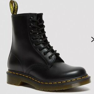 Dr. Martens 1460 Smooth Leather Lace UpBoots in Black Size 6